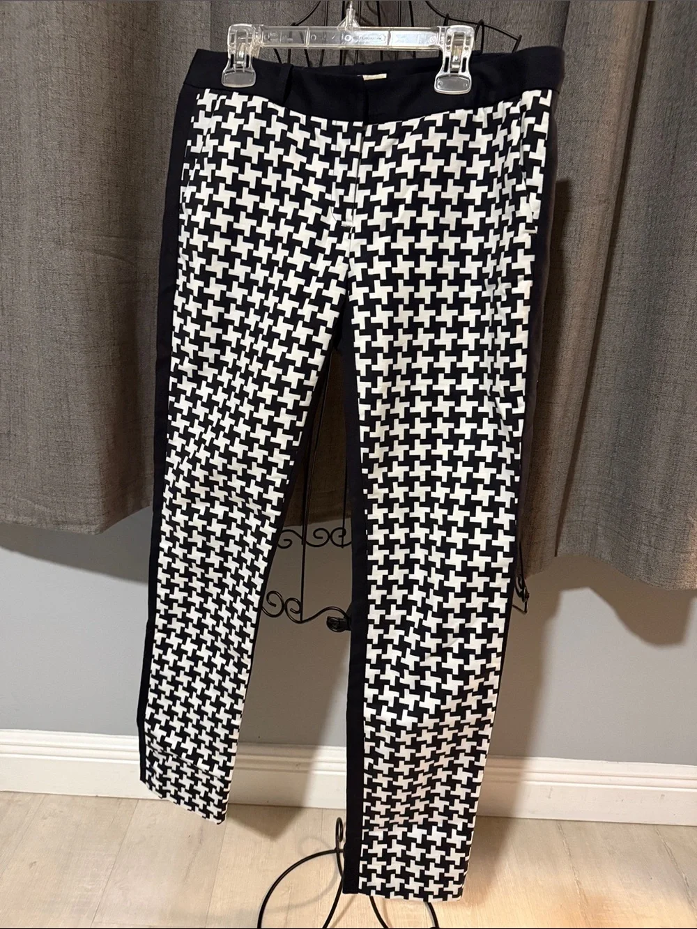 Michael Kors Navy & White Houndstooth Pants